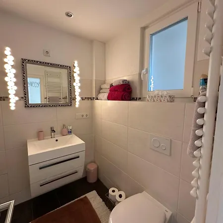 Moderne Souterrain-oase In Top-lage Lägenhet *