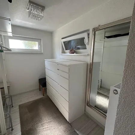 Moderne Souterrain-oase In Top-lage Lägenhet